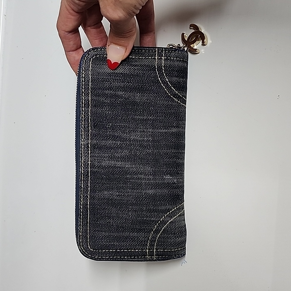 CHANEL Vintage Zip around Denim wallet - Picture 3 of 16